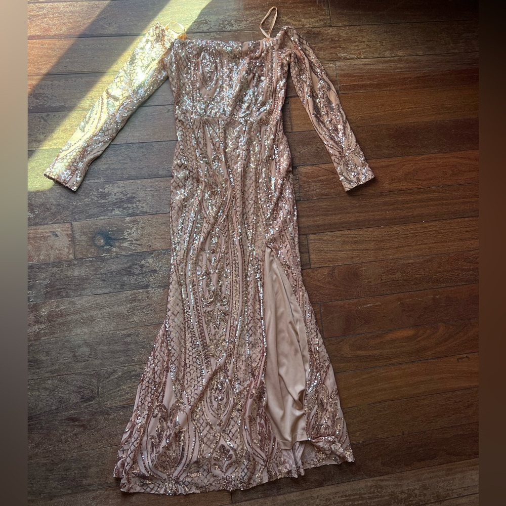 Off the Shoulder Long Sleeve Gold Sequin Forma/Prom Dress - Picture 4 of 4